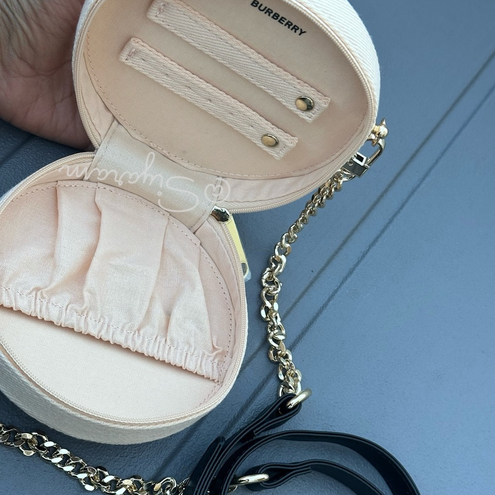 Burberry crossbody bag/ jewelry bag/ clutch - Picture 4 of 8